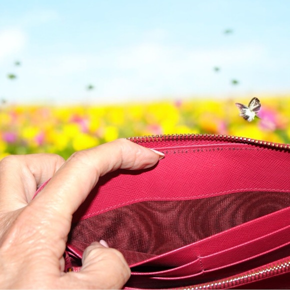 Prada Milano Saffiano Fiocco Leather Zip
Around Continental Bow Wallet - Picture 8 of 12